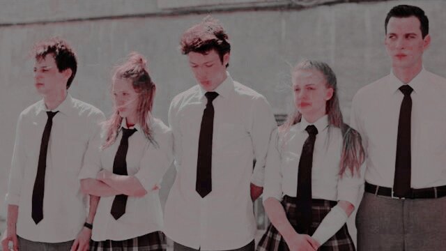 Обычные подростки,но друг за друга они горой!