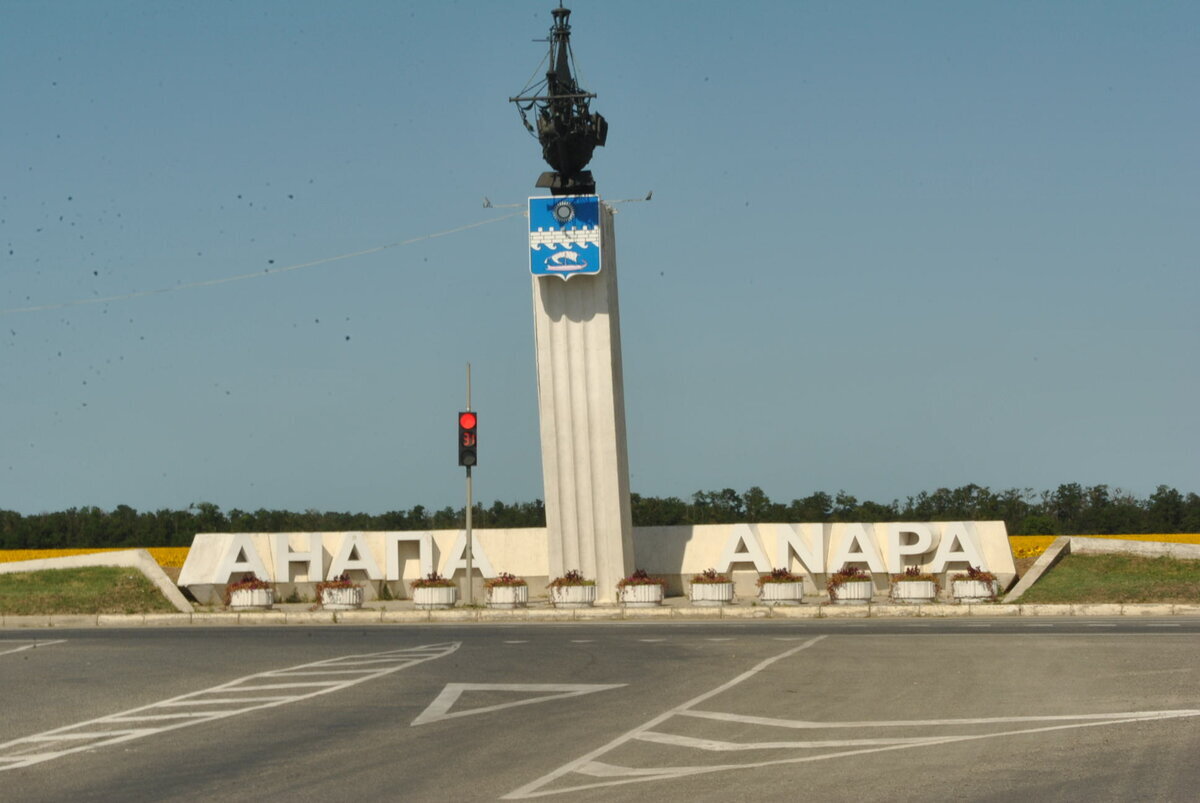 на выезде из аэропорта (фото 2019 года)