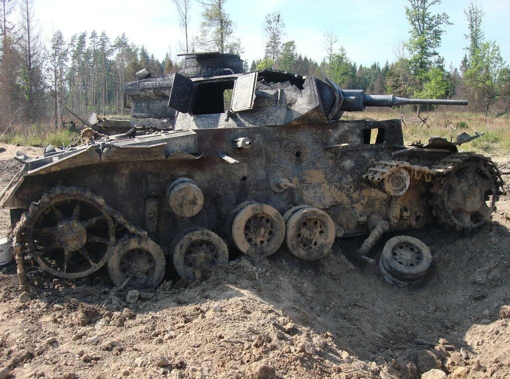 Парк подбитой техники. Подбитый танк PZ-3. Находка немецких танков второй мировой.