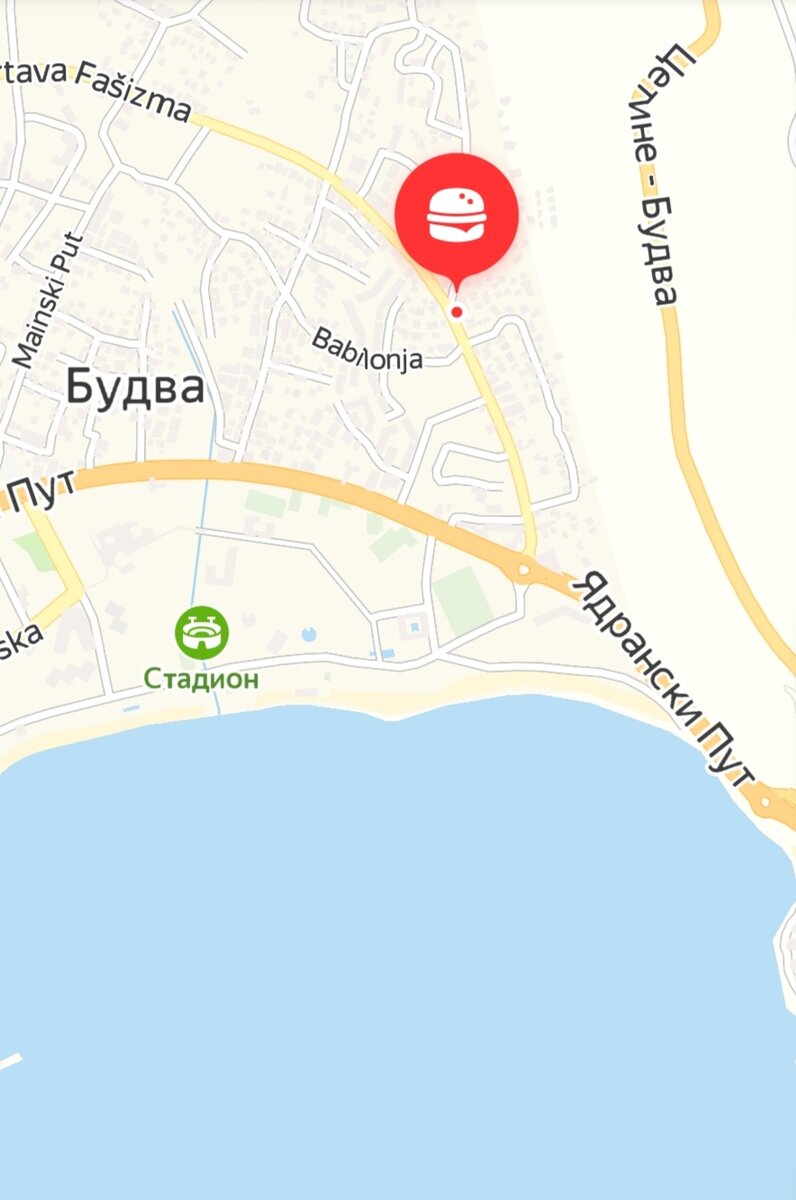 До пляжа от отеля минут 20 пешком.  Красным кружком отметила примерное расположение нашей гостиницы. 