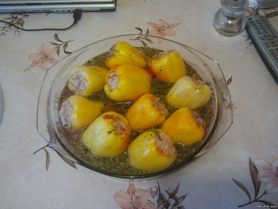 Кастрюля невысокая широкая для фарширования перца фото. Перец фаршированный в мультиварке со сметаной и томатной пастой. Как варить рис для фаршированного перца. Нужно ли отваривать рис для фаршированных перцев. Надо ли отваривать рис для фаршированных перцев.