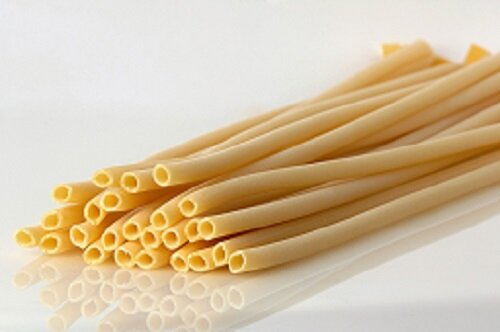 bucatini - толстые спагетти с дырочкой посередине (дырка по-итальянски buco) 