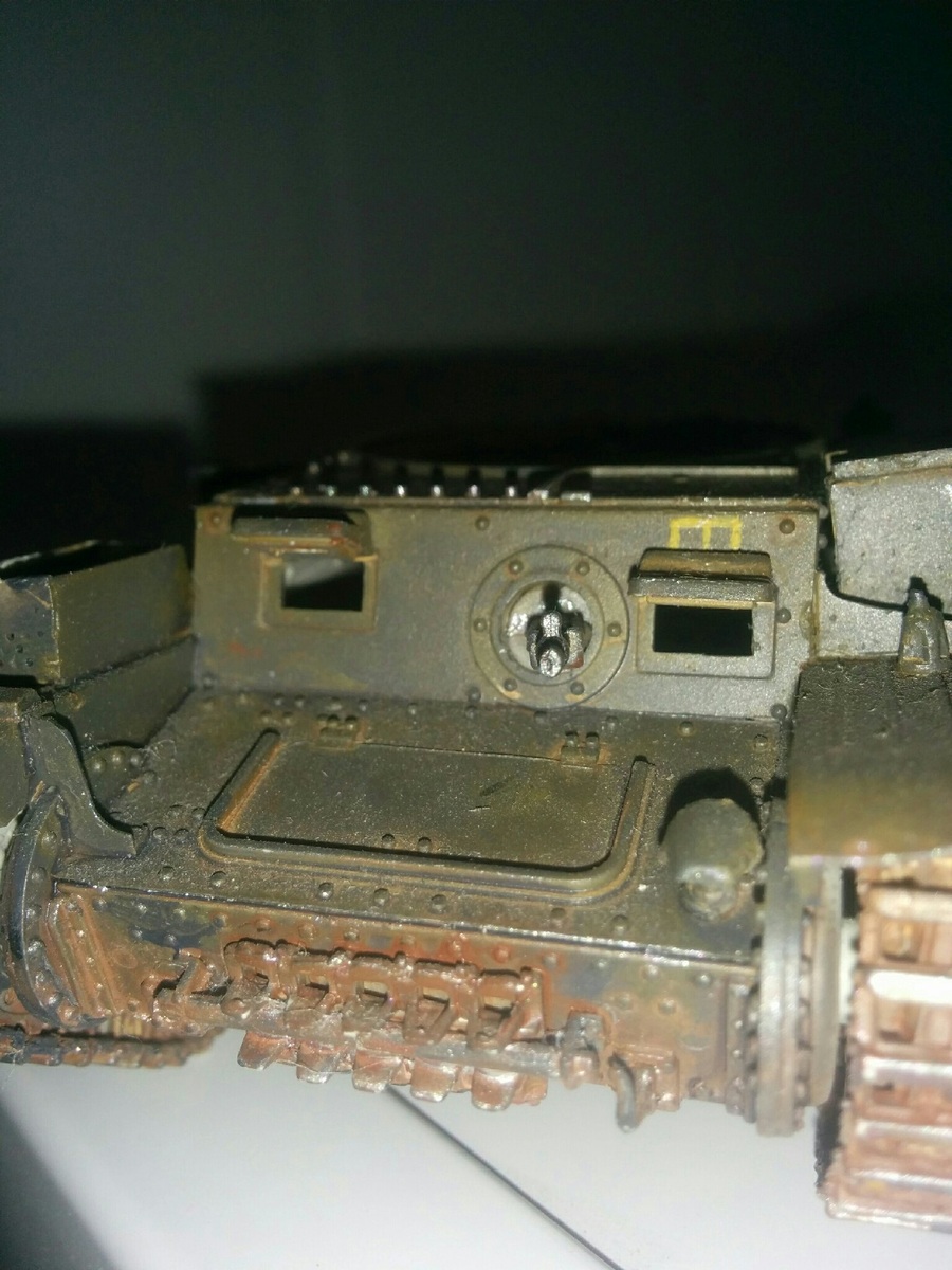 Пулемёты лобовой части корпуса и башни.