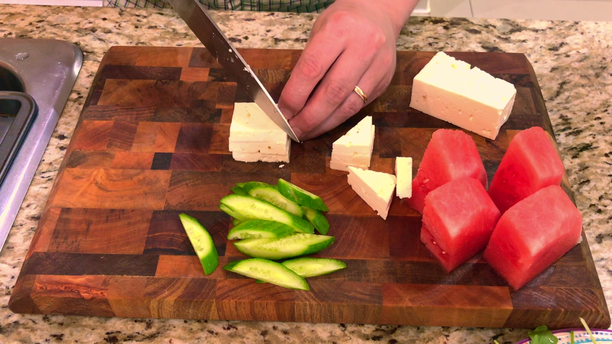 Яркий салат из арбуза 