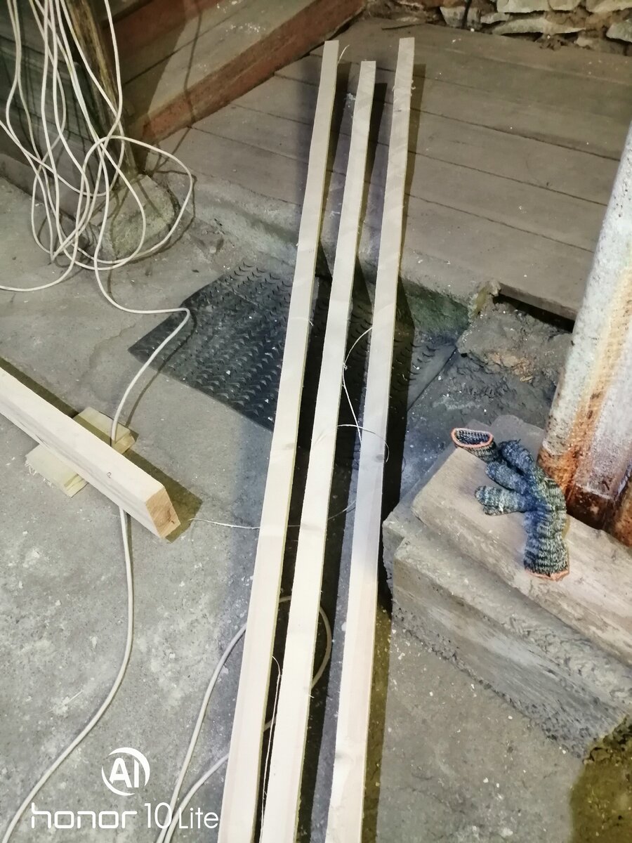 Вот такие рейки получаются при распиле доски, которые будут являются основным каркасом для крепления OSB плиты.