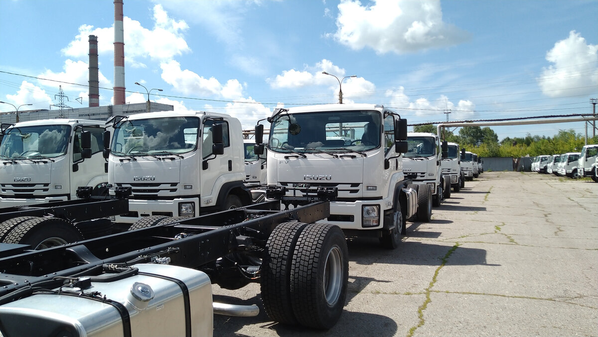 Стоянка грузовиков Исузу в Ульяновске