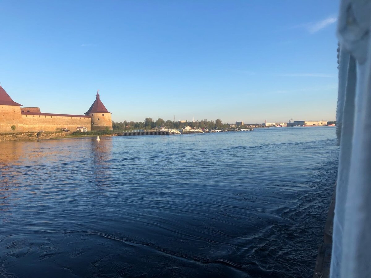 Петрокрепость с борта танкера "Волгонефть-146". 3 июня 2020г. Фото Александр Курлапов