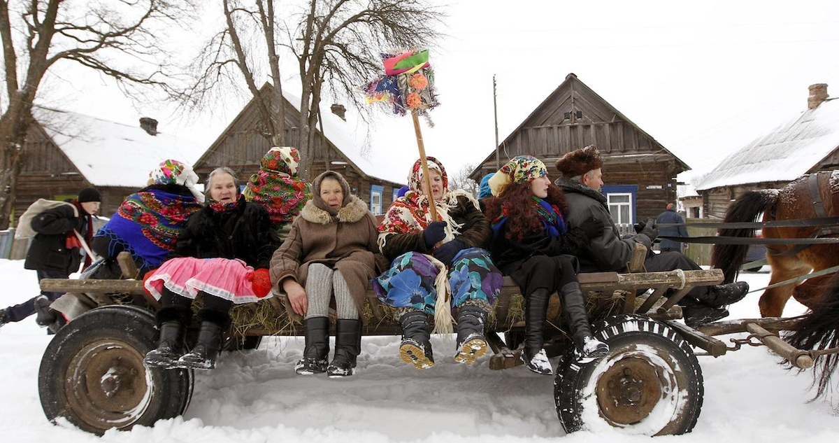 Святки в деревне. Новогодние гуляния в деревне. Колядки в деревне. Деревенский новый год. Новогодние каникулы в деревне.