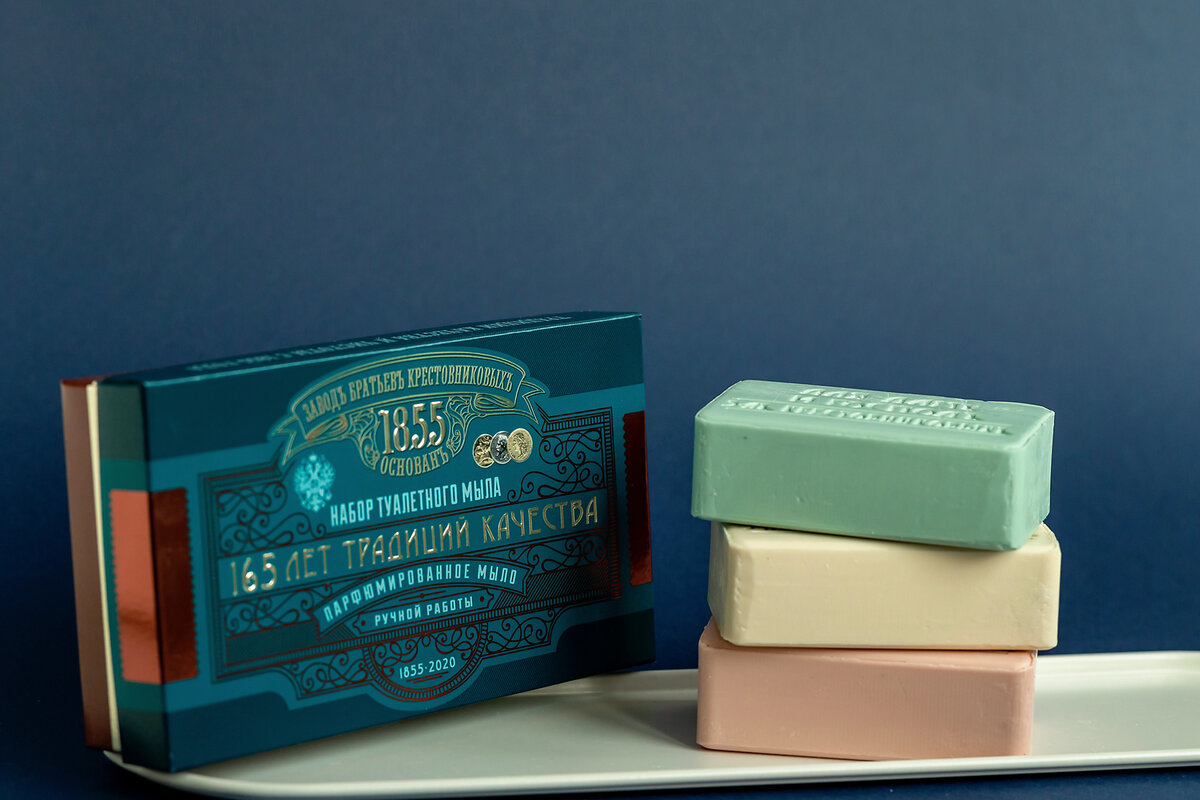 прелестное оформление коробки и отличное содержимое — Набор мыла туалетного твердого Заводъ братьевъ Крестовниковыхъ. Юбилейное