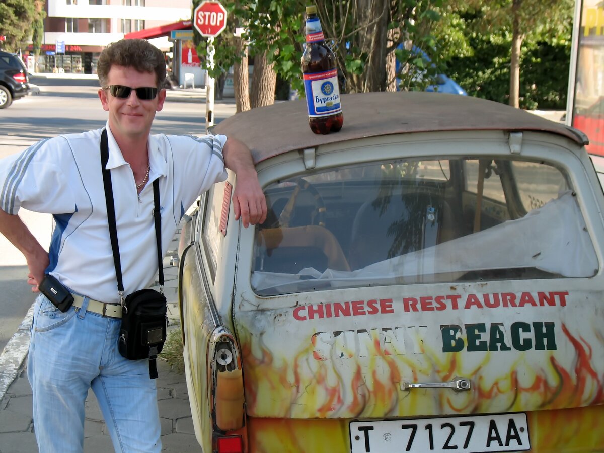 Обычная улица с местным колоритом))).