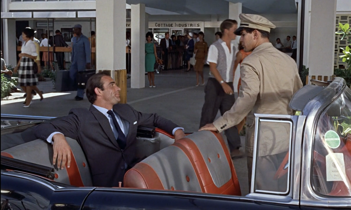 Джеймс Бонд в Chevrolet Bel Air в аэропорту. Доктор Ноу / Dr. No