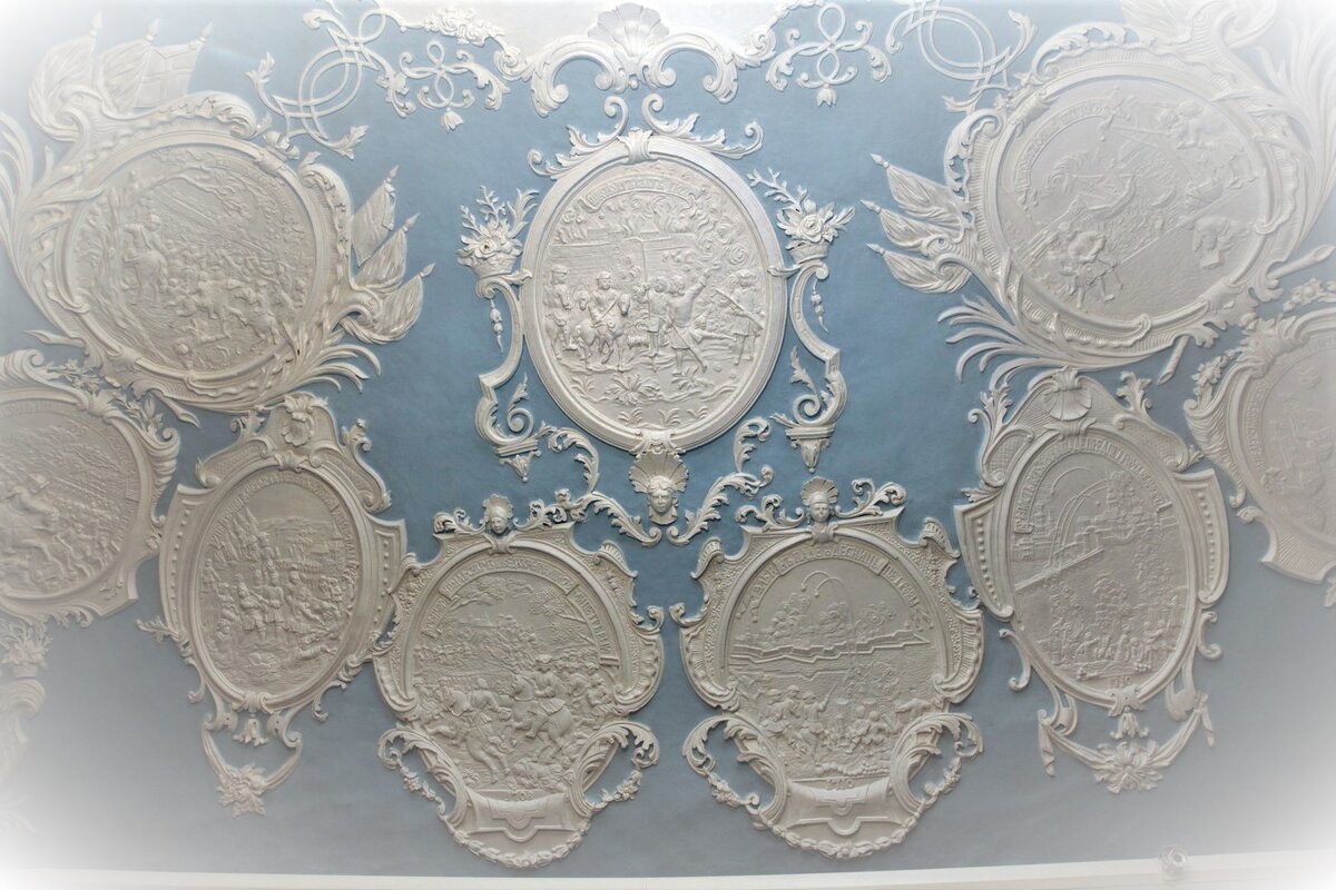 Алебастровые медальоны Фото  с сайта Церковно-Археологического кабинета