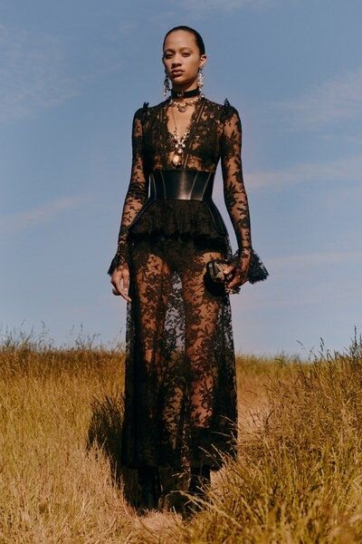 Alexander McQueen Resort 2019. Источник фото: www.pinterest.ru