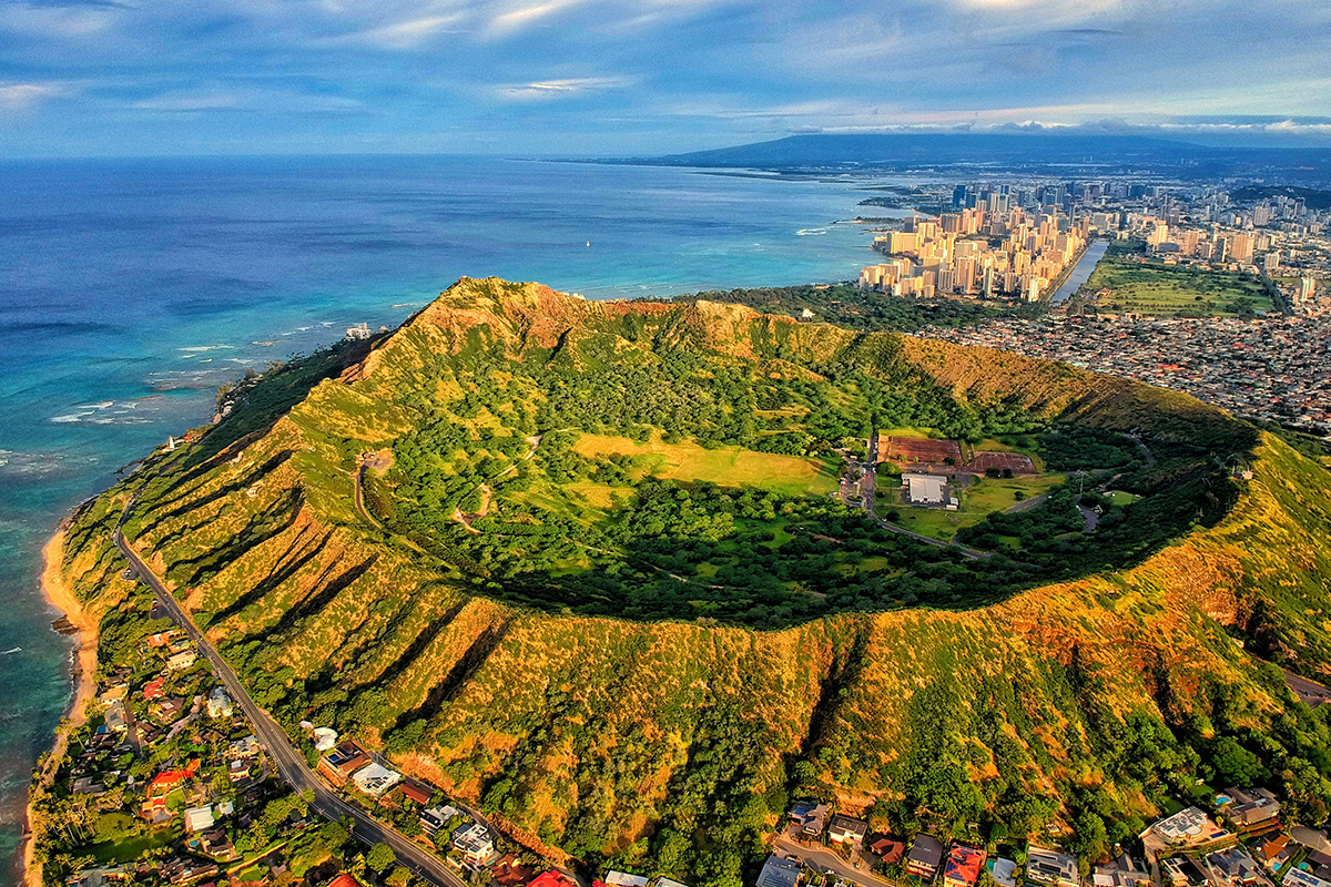 Usa islands. Оаху Гавайи кратер. Кратер Даймонд хед Гавайи. Гавайи кратер вулкана Оаху. Остров Оаху кратер.