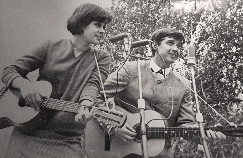 Прав был поэт Леонид Дербенев. В нашей жизни есть только вот такие миги радости...-7