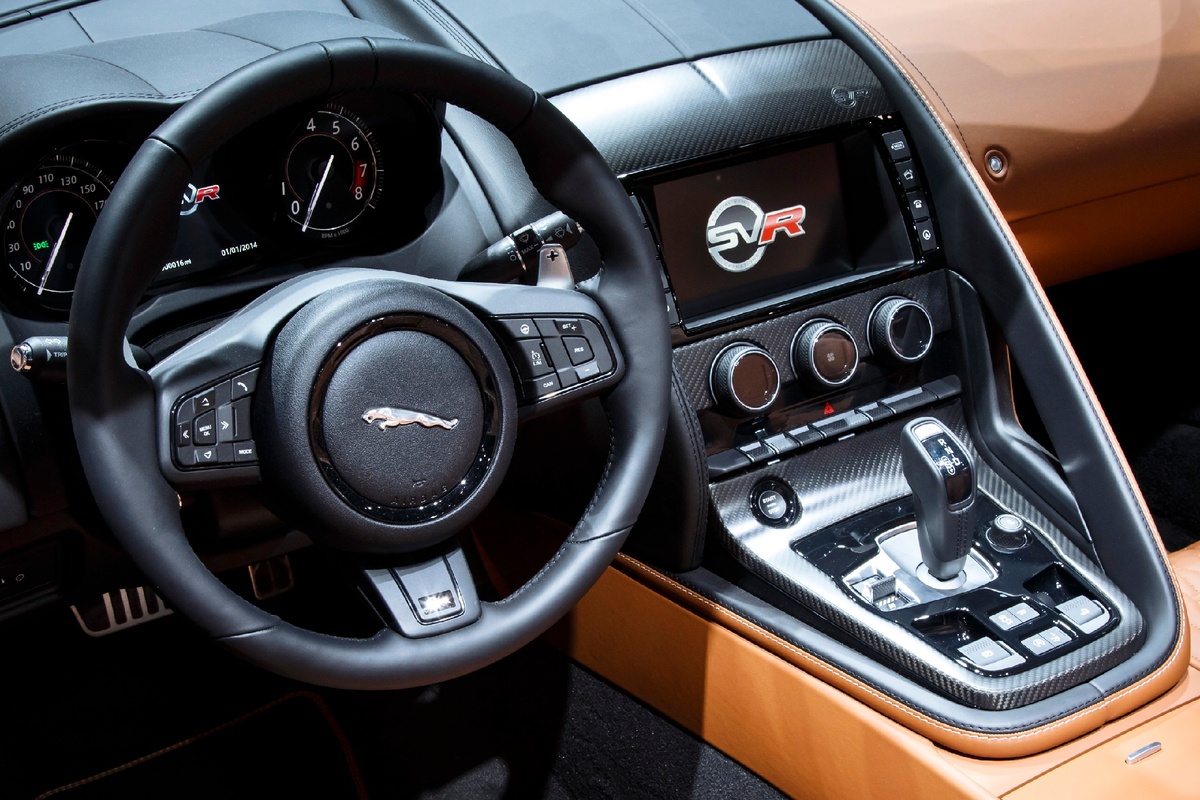 Jaguar F-Type SVR