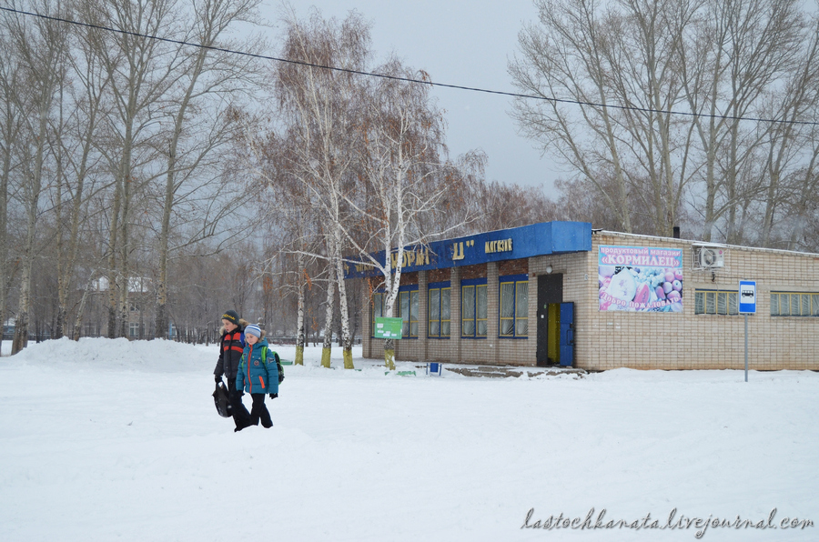 Возле сельского универмага