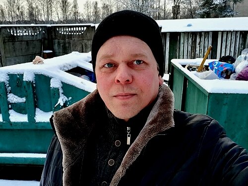 У нас всего два мусорных контейнера...