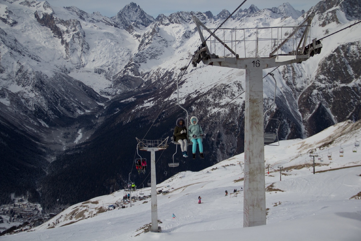 Красивые горы Домбая, смотришь на них и думаешь - словно нарисованные