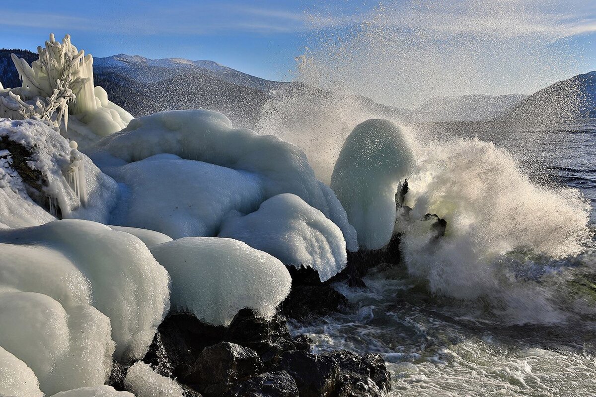 Ледяной панцирь на мысе Чичилган. Фото Лотов А.В.