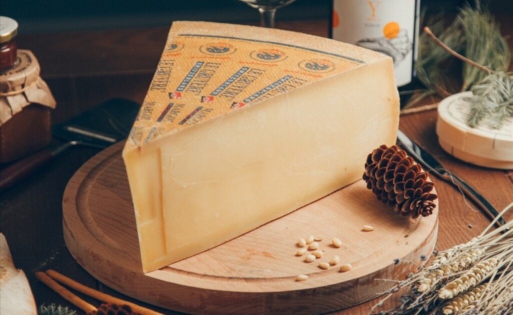 Le Gruyere: самый универсальный сыр в мире. 4 способа раскрыть вкус швейцарской классики
