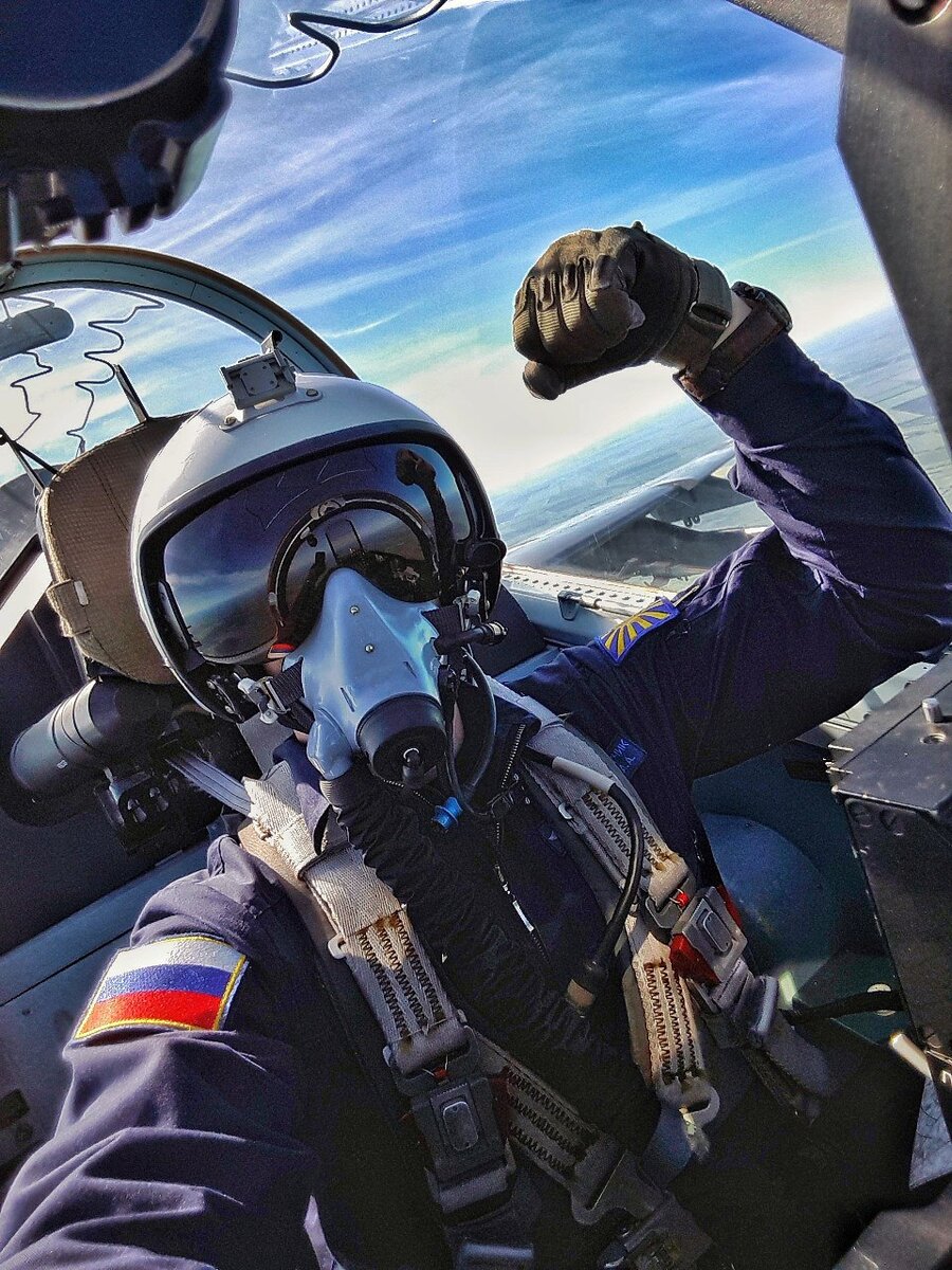 Профессия летчик - испытатель связана со значительным риском. 