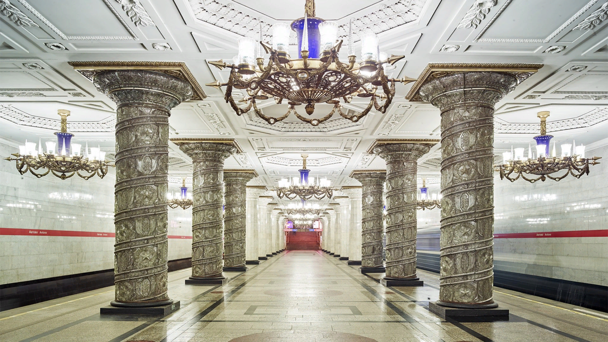 Вестибюль станции «Автово»