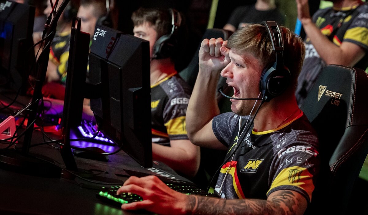 Александр Костылев один из самых известных игроков в Countre Strike Global Offensive никнейм "S1mple"