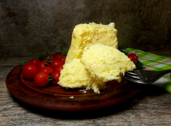 Еще один яичный рецепт: супер-воздушный и сочный омлет, который не опадает. Готовится очень просто