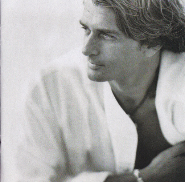 Майк Олдфилд, фотография из конверта пластинки (изображение использовано в качестве иллюстрации, источник - Яндекс.Картинки)