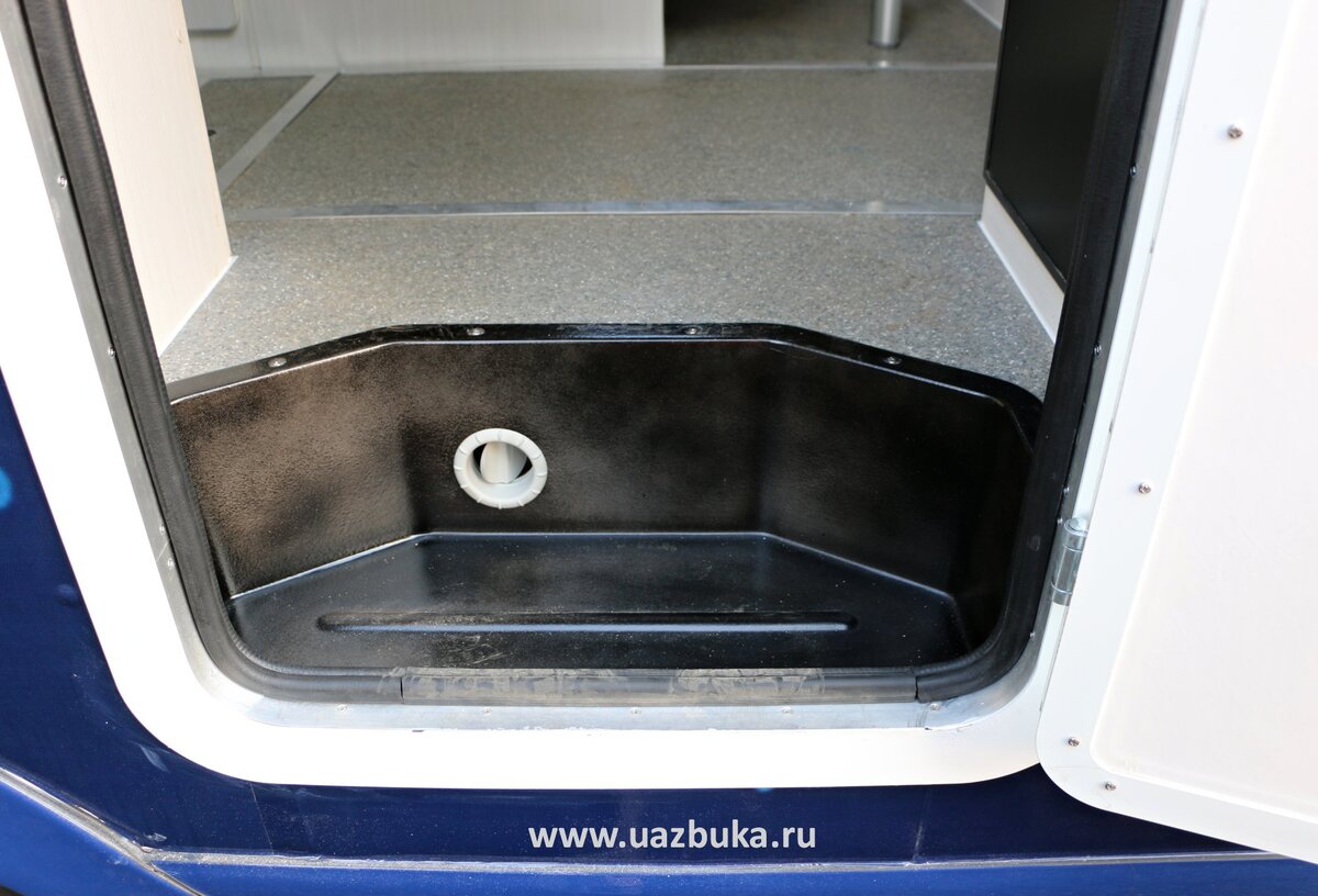 Здесь можно оставить обувь