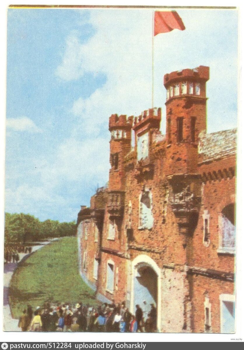 Брестская крепость, 1966 г. (https://pastvu.com/_p/a/9/p/l/9plutdsty3acd7eolr.jpg)