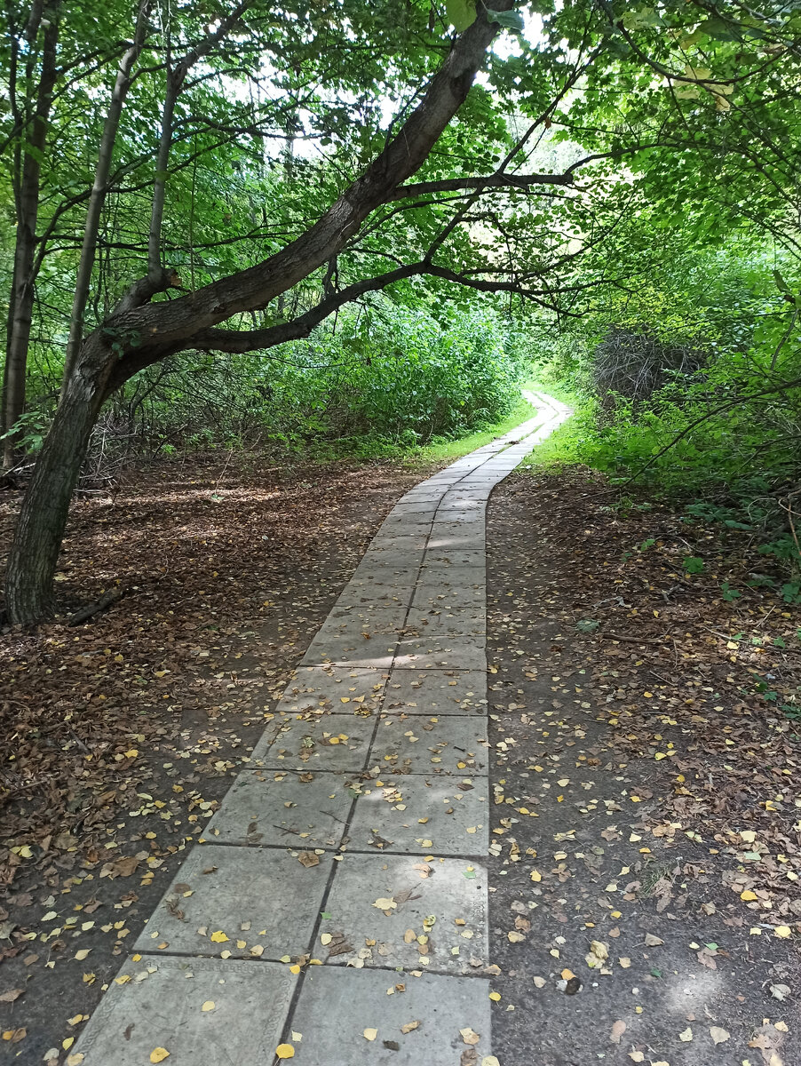 Вот она. Не из жёлтого кирпича конечно, но всё же