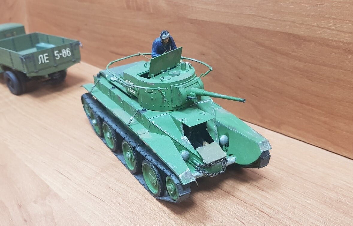 Модель легкого танка БТ-5 выполнена из пластика в масштабе 1:35