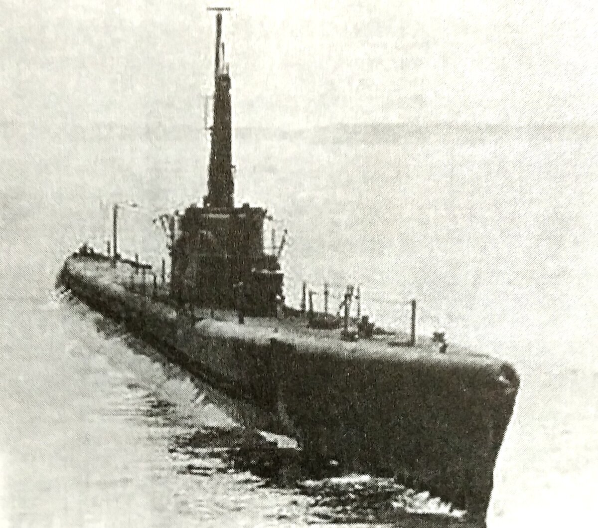 Подводная лодка SS285 "Балао" в море