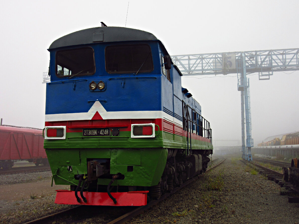 Тепловоз 2ТЭ10ВК в депо Алдан.