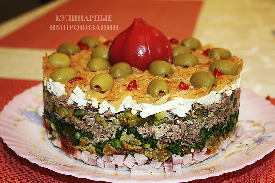 Торт-салат с куриной грудкой и грибами