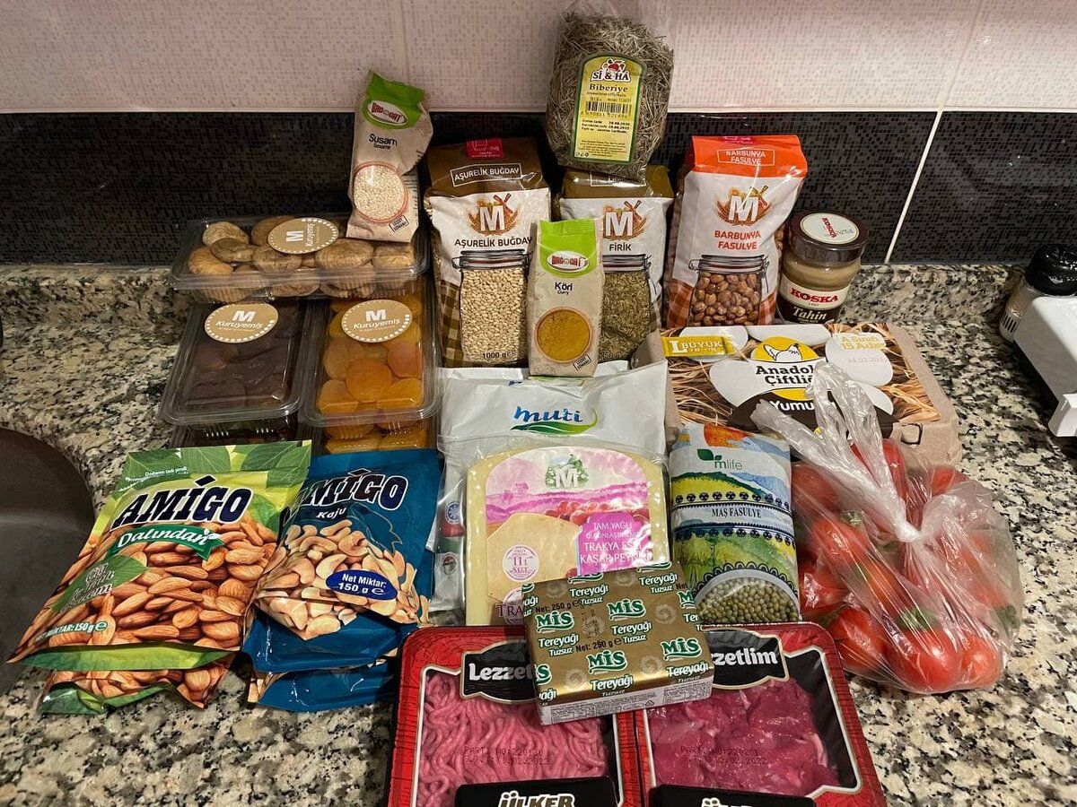 Это мы с сестрой закупились 