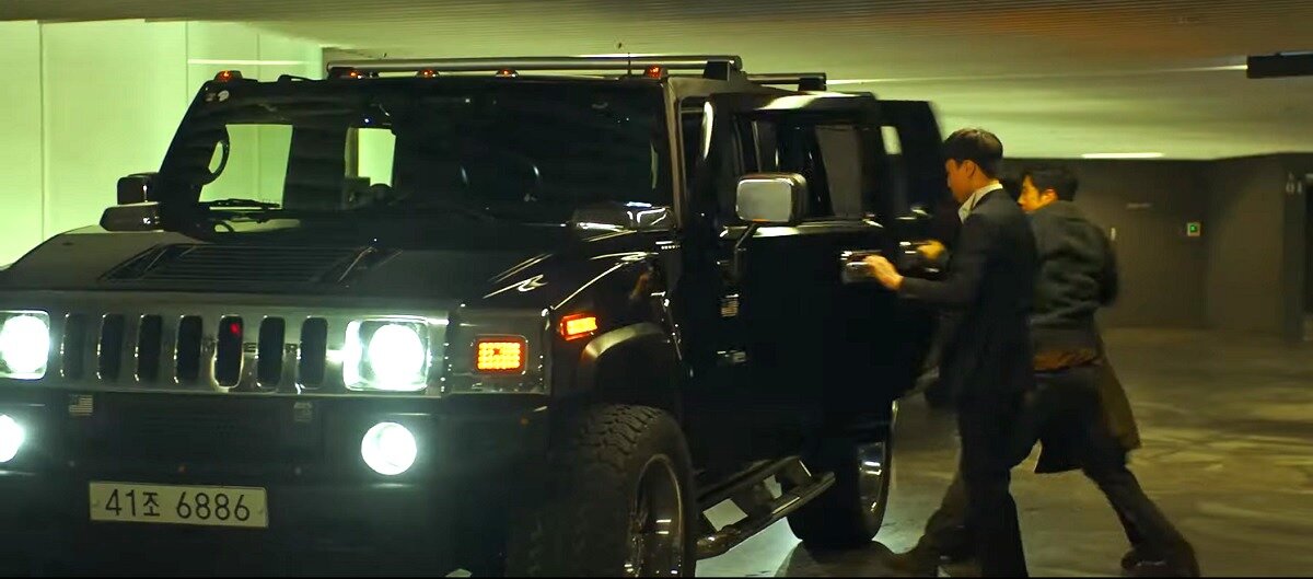 Как говаривал Майкл Бэй после "Скалы" и "Плохих парней 2": кашу маслом не испортишь, а боевик - "хаммером". 