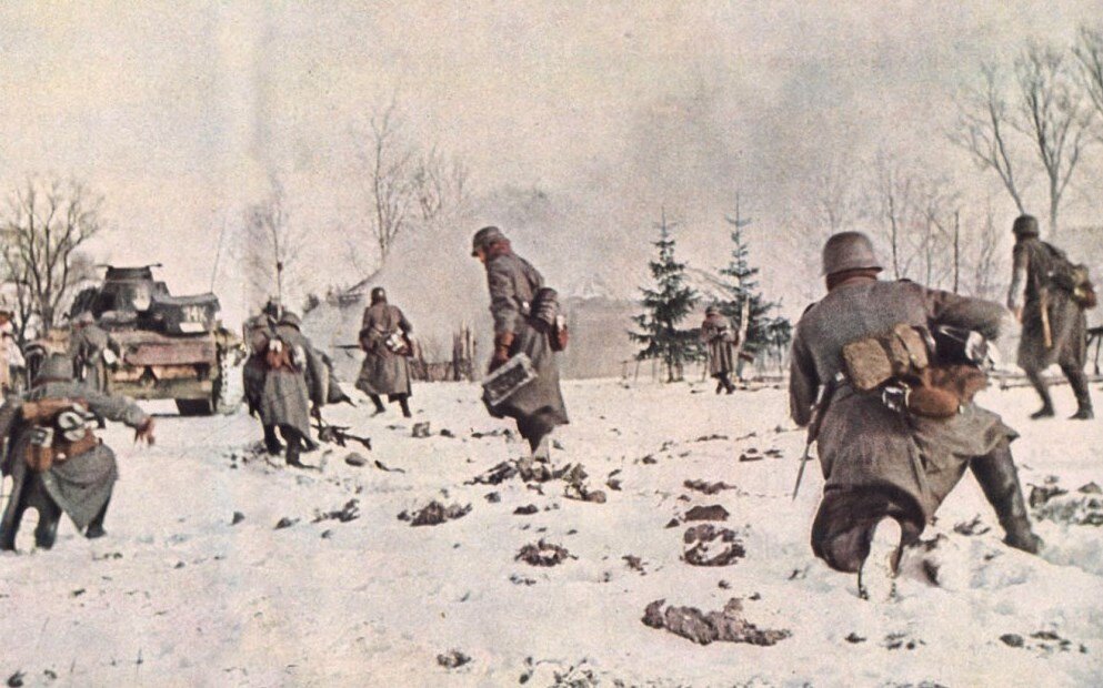— Валим, валим отсюда! Быстрее! Там русские идут...
