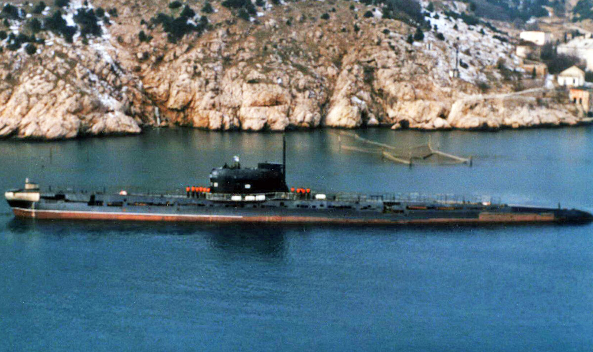 Подводная лодка "Запорожье" в Черном море