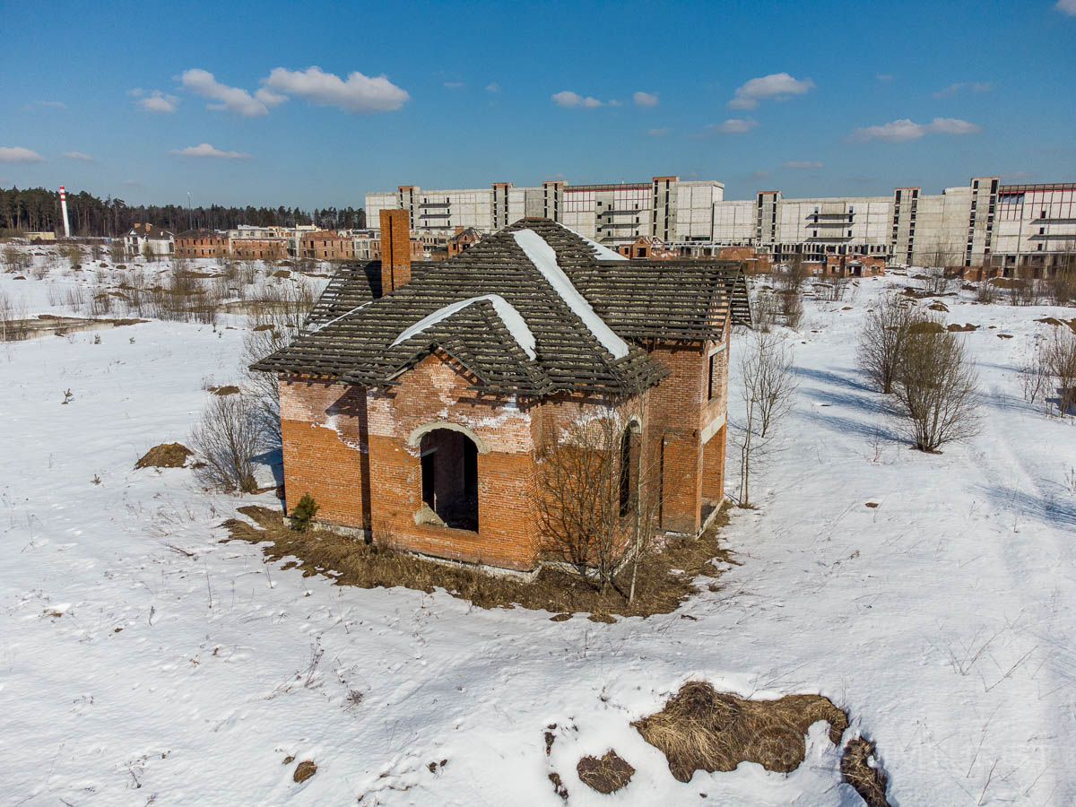 Памятник «сытым» нулевым. Грандиозный заброшенный посёлок 140 шикарных домов всего в 8 км от Москвы ??? ???19