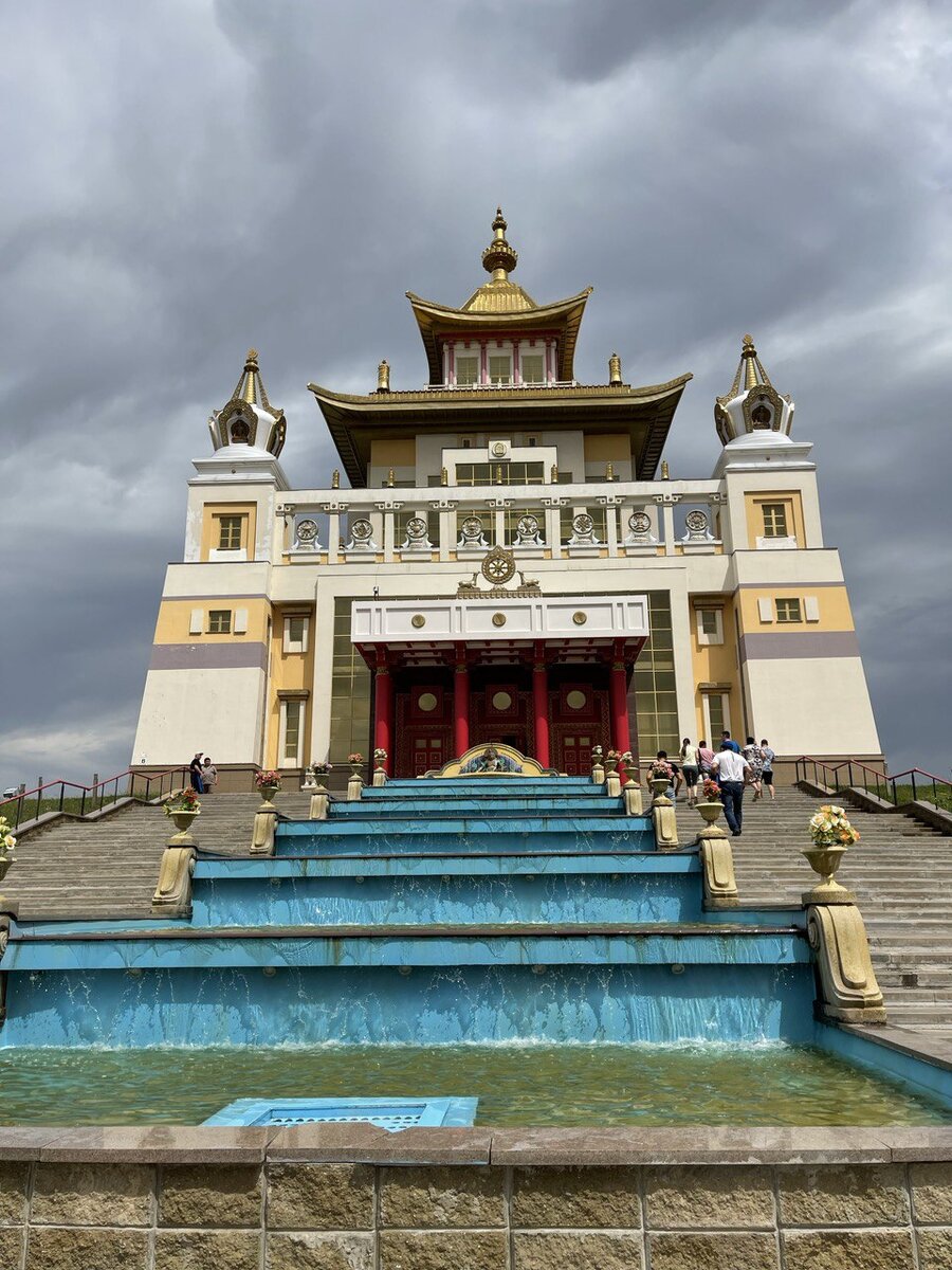 Золотая обитель Будды Шакьямуни