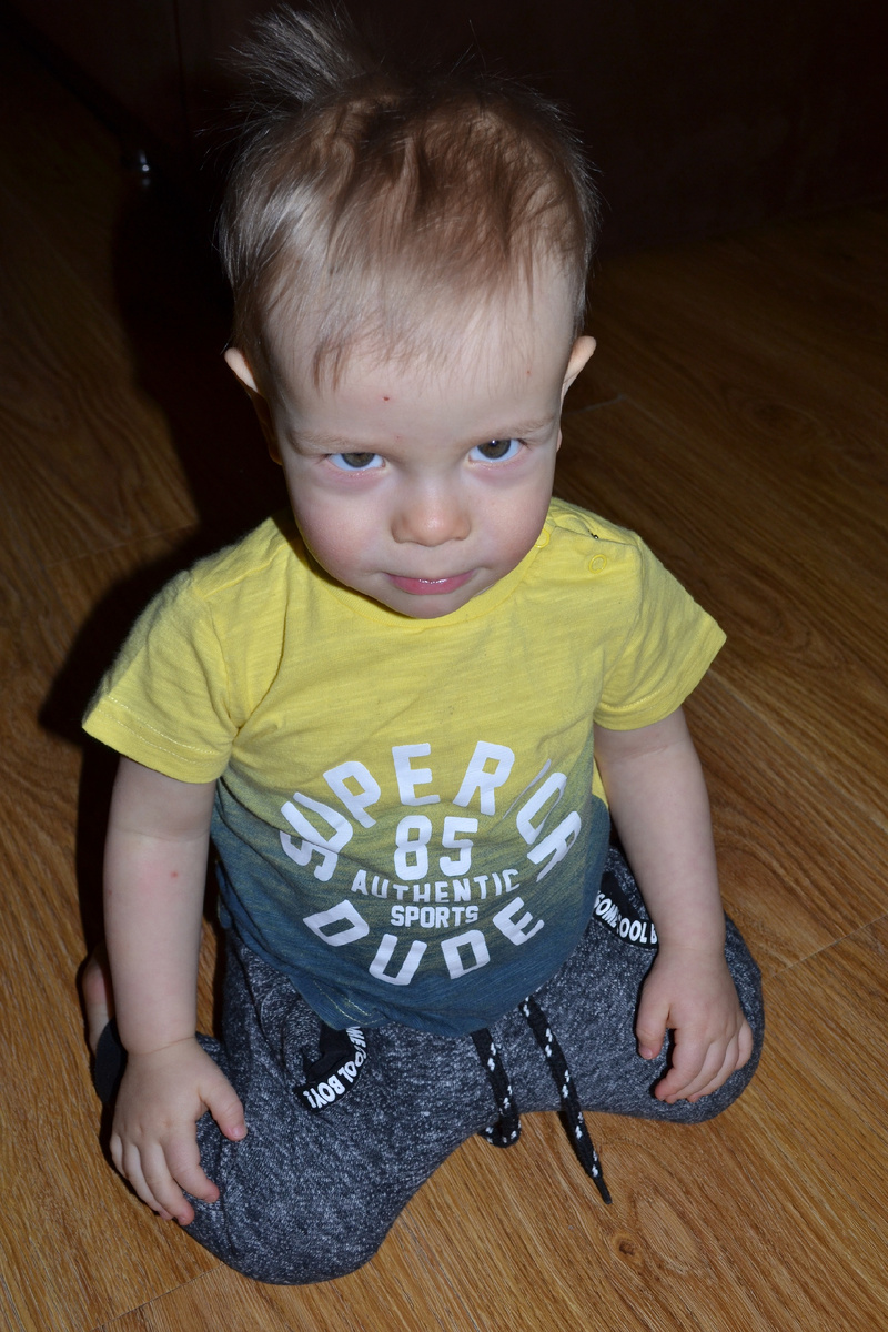 Этот взгляд говорит, что не хочет он в лагерь