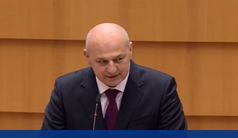 Выступает Мислав Колакушич. Фото: politobzor.net 