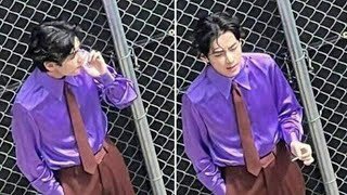 Техён курит.