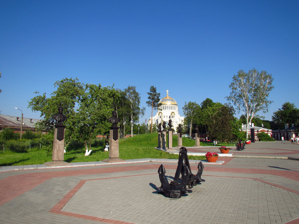 Вид на Морской собор из парка "Патриот"