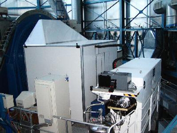 FLAMES (многоэлементный спектрограф с большим массивом волокон). Фото © ESO.org