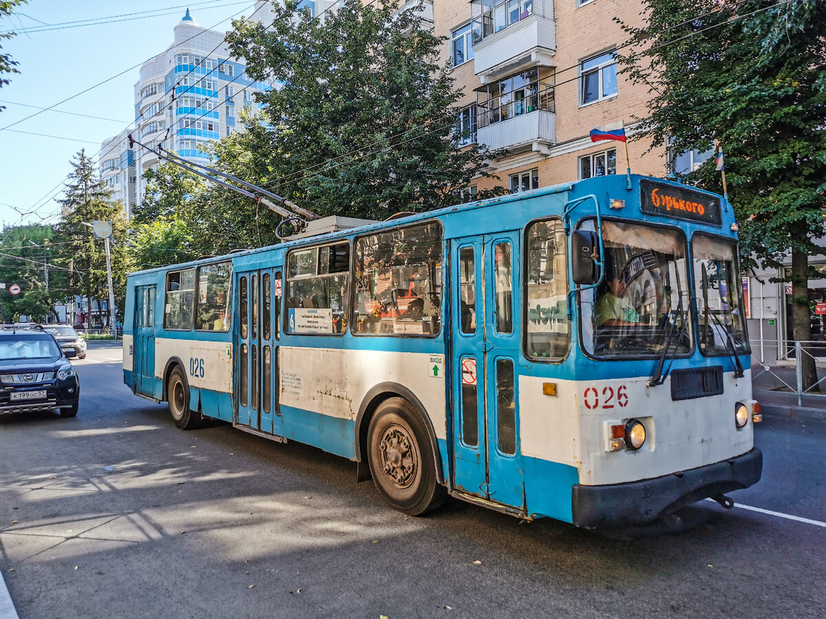 Троллейбус 026 ЗиУ-682Г на маршруте № 6. Октябрьская улица.