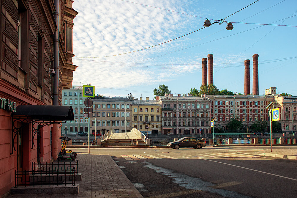1. Наша прогулка началась в пол седьмого утра.